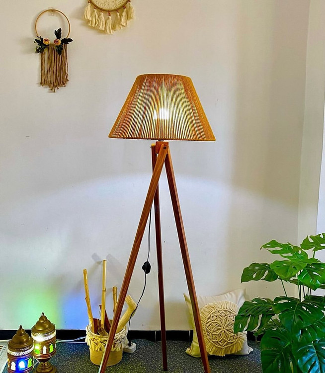 آباژور کنار سالنی